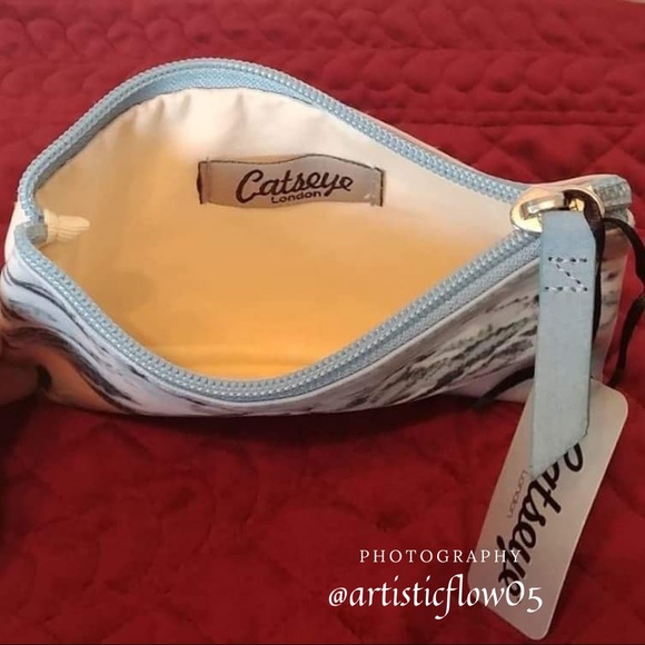 NEW! Skier Carte Postale Card by Catseye London - Picture 4 of 4